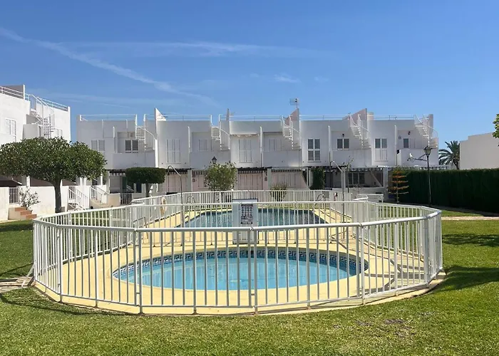 Duplex en urbanización con piscina comunitaria y wifi